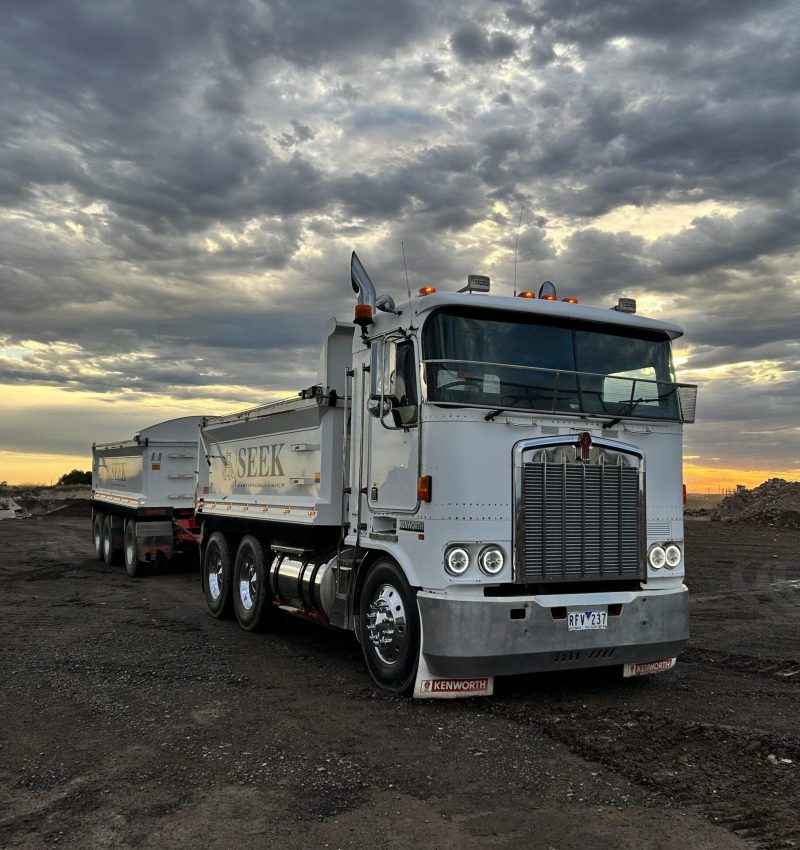 Tandem_Truck_And_Trailer